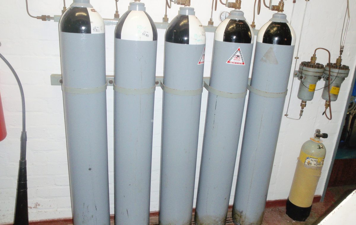 industrial compressed gas cylinder bank for compressor application