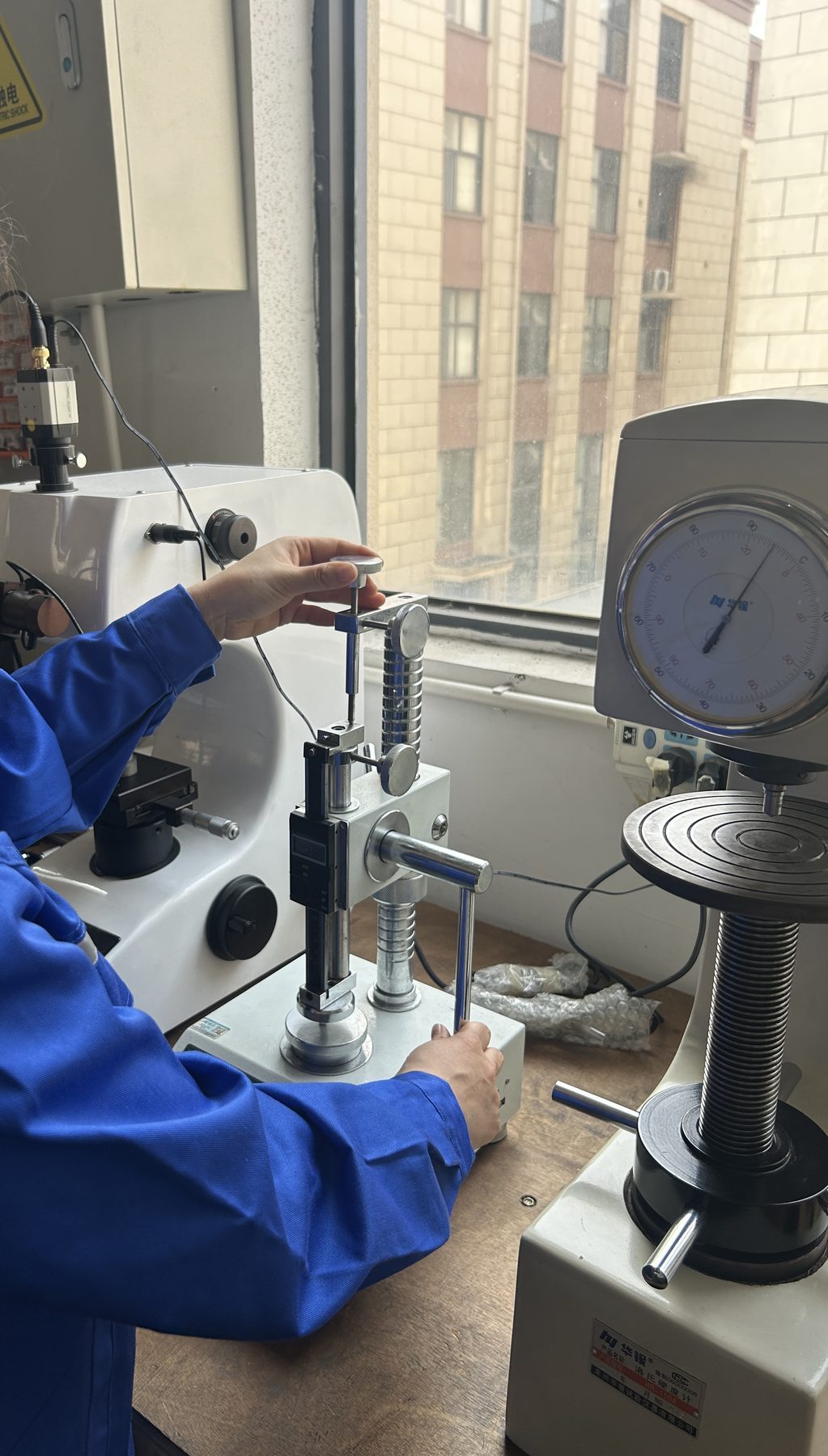BUENAIR inspection lab measurement tools and operator